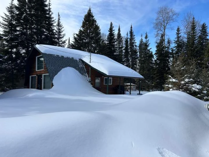 Saskatchewan gets late-April snowfall after high temperatures