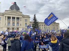 Nurses rally in Regina as Saskatchewan hospital reaches 350% capacity