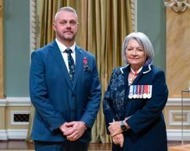 Edmontonian honoured with Medal of Bravery — 26 years after uncle also received it