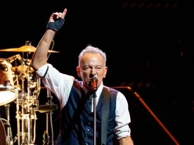 Bruce Springsteen scolds Trump’s ‘treasonous’ administration at U.K. concert