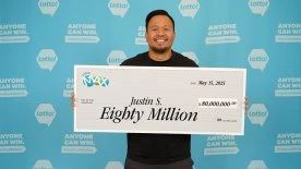 Winner of Canada’s largest lottery was buying buns before spontaneous ticket purchase