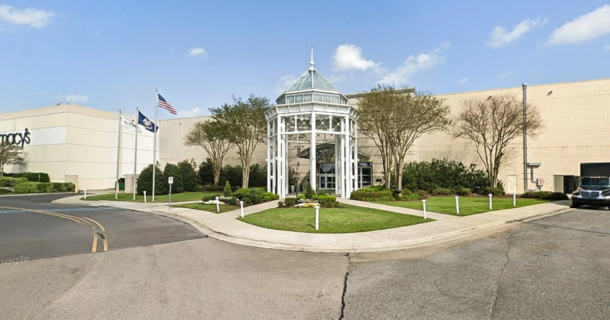 Multiple people wounded in Mall of Louisiana shooting, suspects still at large 