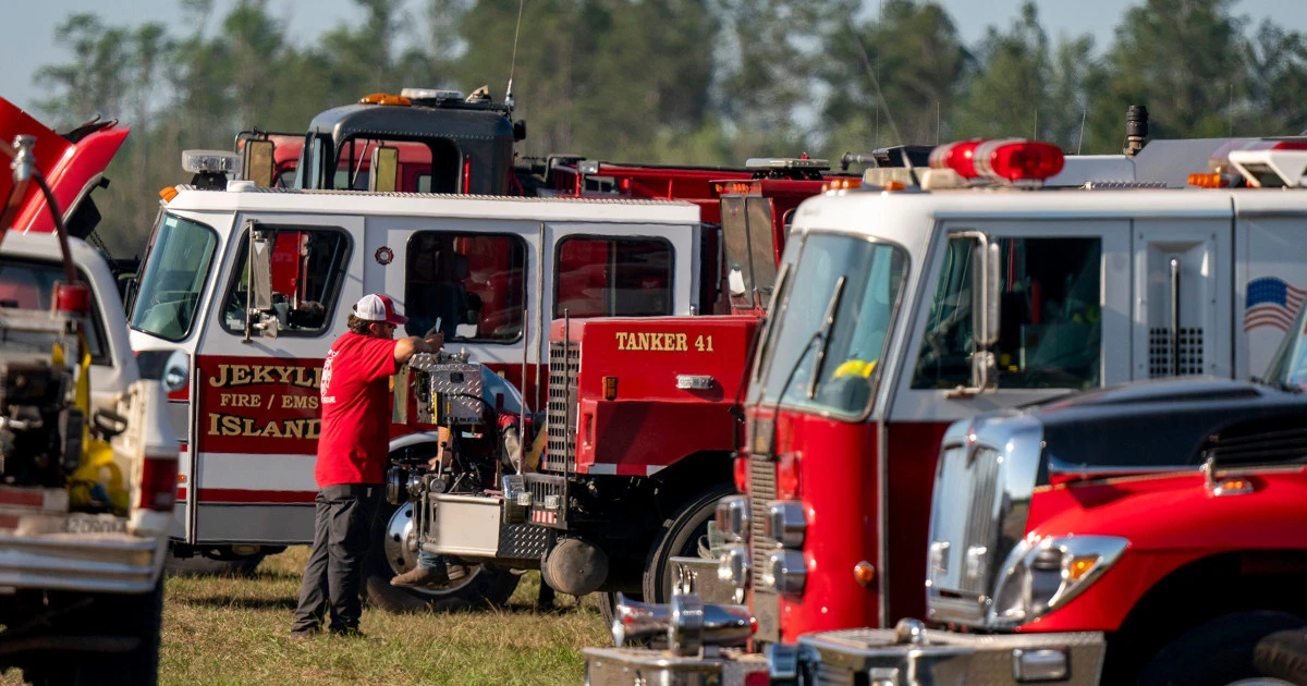 Wildfires rage across Georgia and northern Florida amid severe drought