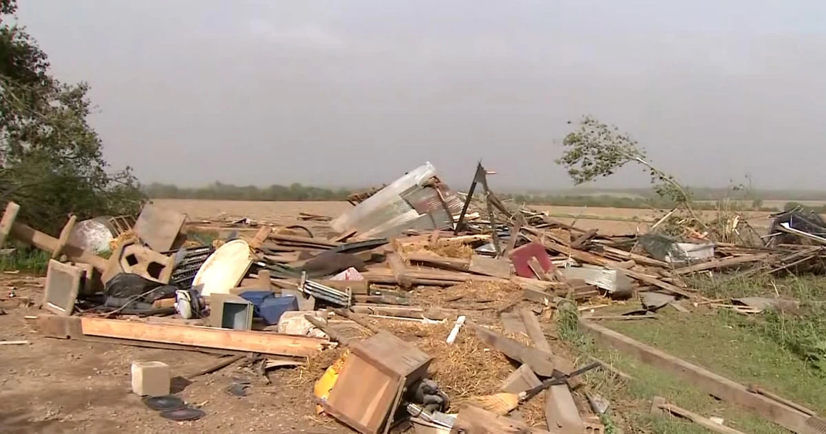 Severe storms unleash suspected tornadoes, soak Chicago Beyoncé show 