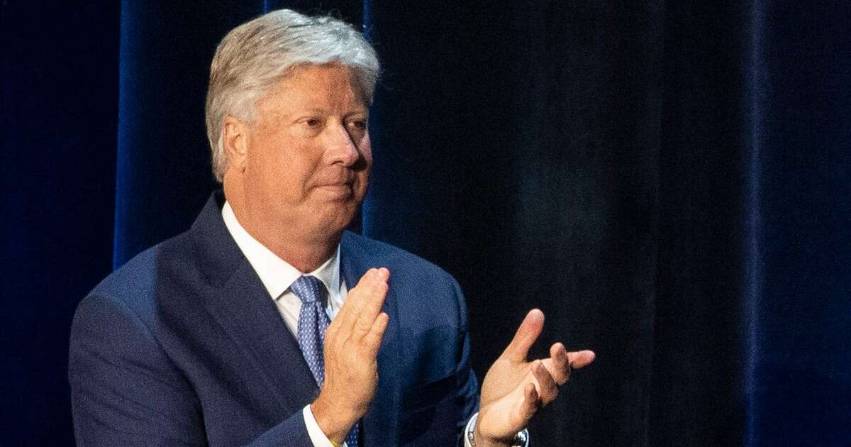 Texas megachurch founder Robert Morris  indicted on charges of lewd acts with a child 