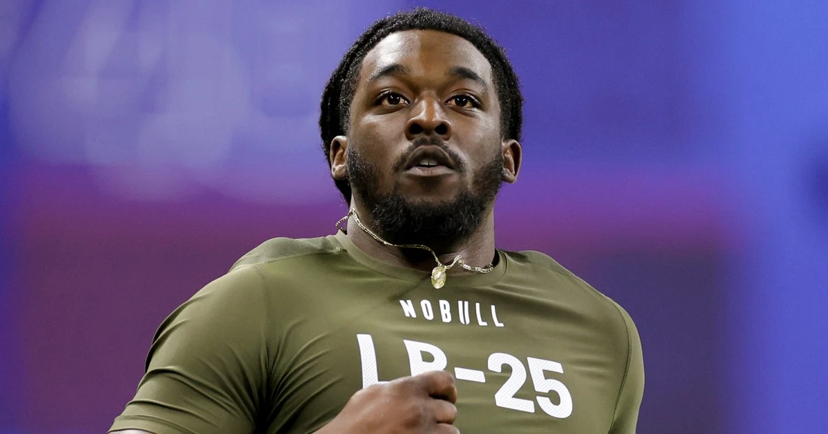 Cleveland Browns release Lonnie Phelps after defensive end crashes into Florida restaurant and is arrested for DUI