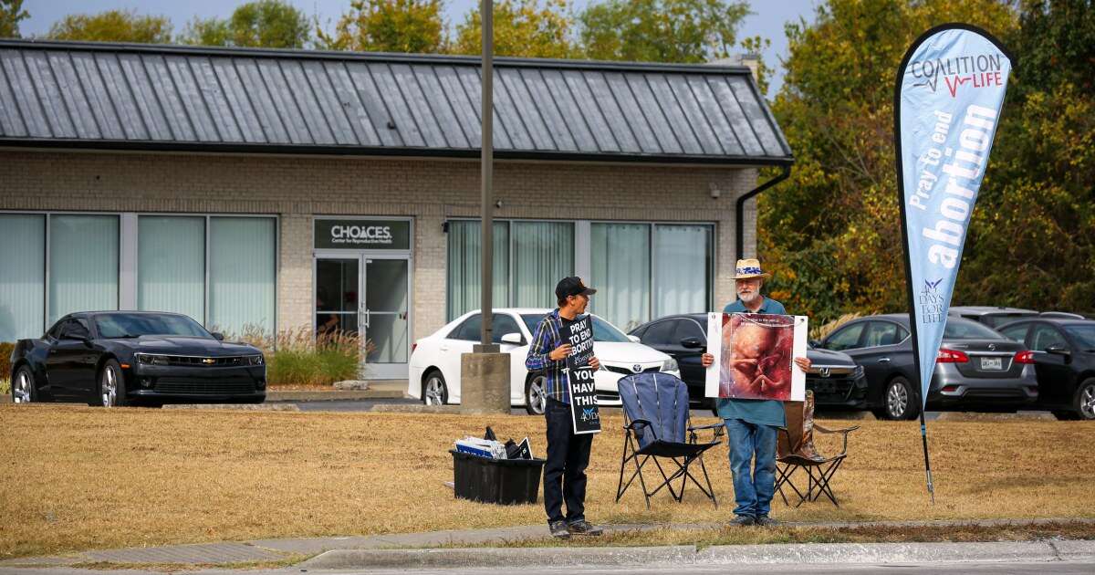 Supreme Court asked to nix abortion clinic ‘bubble zones’ for protesters