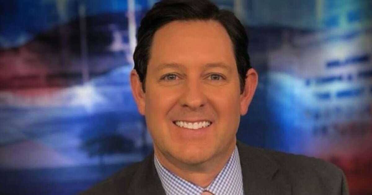 Texas news anchor shares emotional on-air tribute to co-anchor Kris Radcliffe while announcing his death 