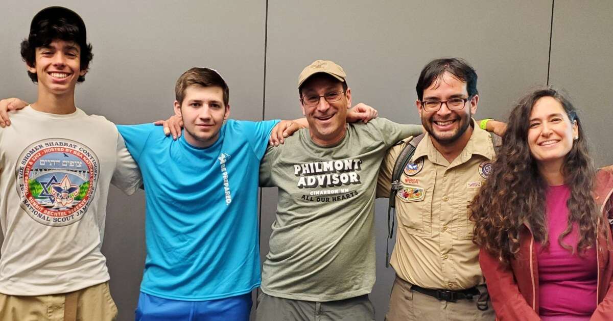 30,000 feet in air, Jewish scouts from New York, New Jersey perform CPR to save a life