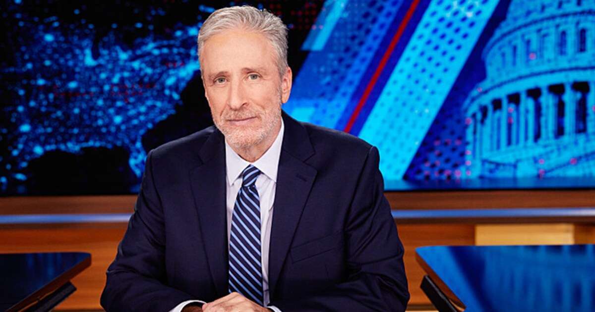 Jon Stewart cuts his hand during ‘Daily Show’ monologue: ‘I’ll be going to the hospital soon’