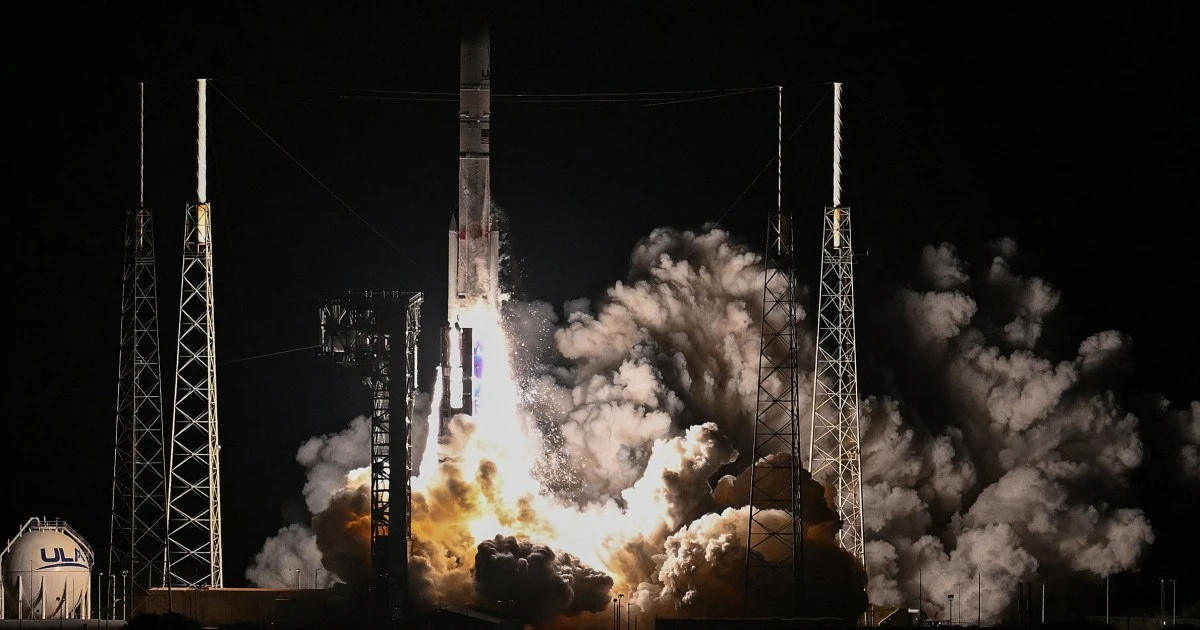 First U.S. lunar lander in more than 50 years rockets toward the moon — but suffers early glitch