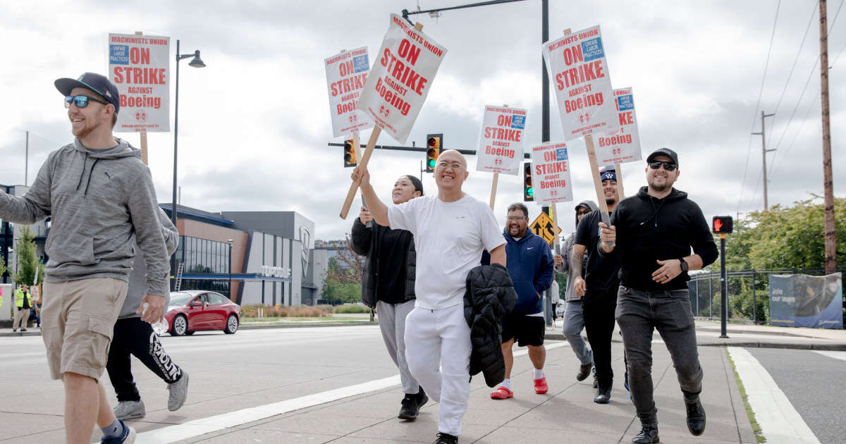 Boeing factory strike crosses 1-month mark as pressure mounts on new CEO 