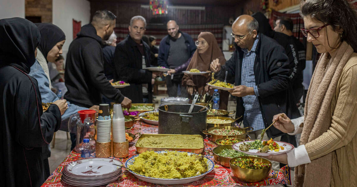 At a Ramadan meal, Palestinian Bedouin invite Jewish Israelis to the table