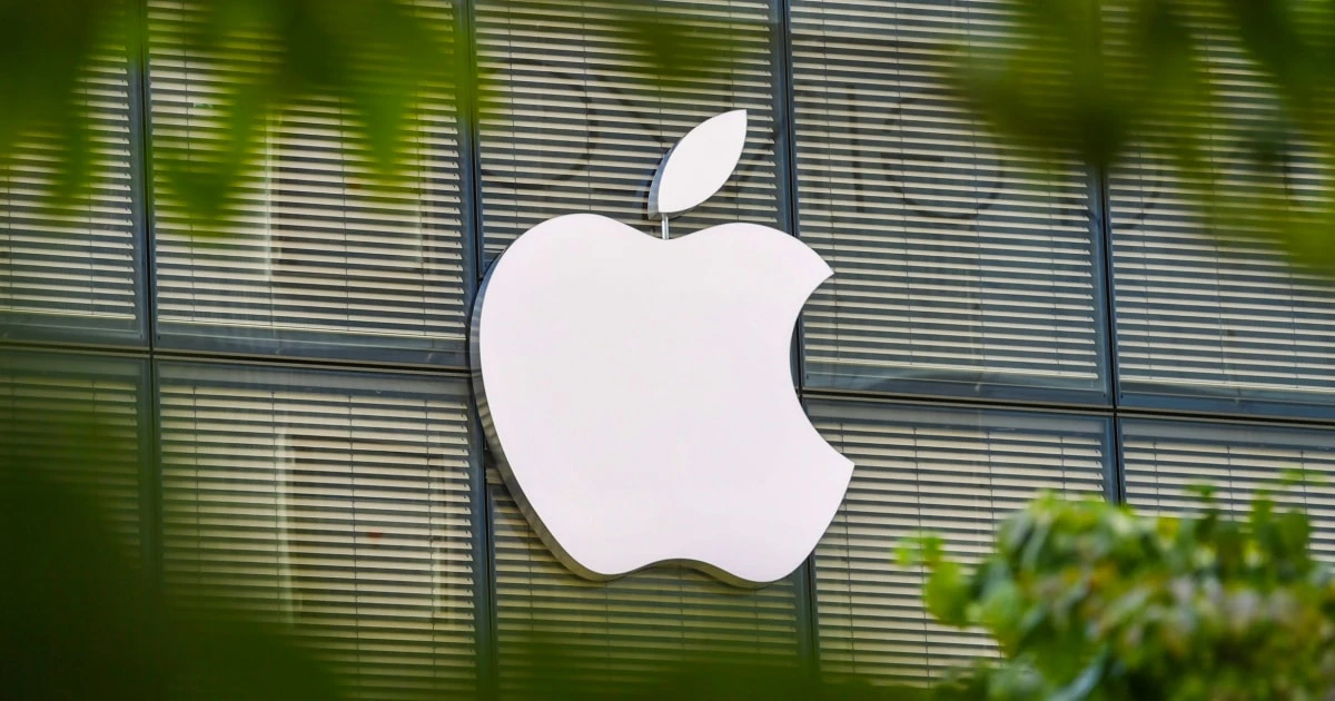 Apple shares plunge after it hikes prices on iPads and laptops