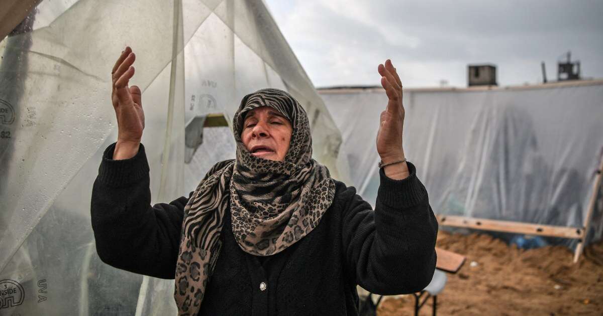 'God help us': Displaced Gazans who fled bombardment now face health crisis in a makeshift tent city