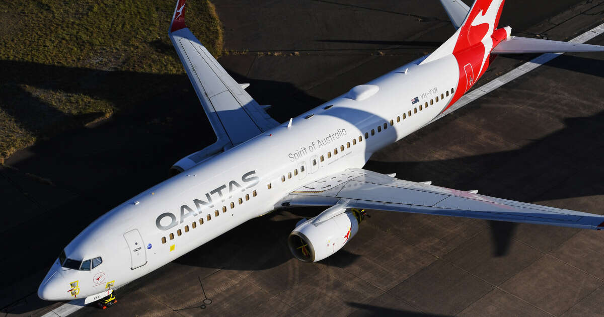 Passengers 'jolted' after Qantas plane suffers engine failure