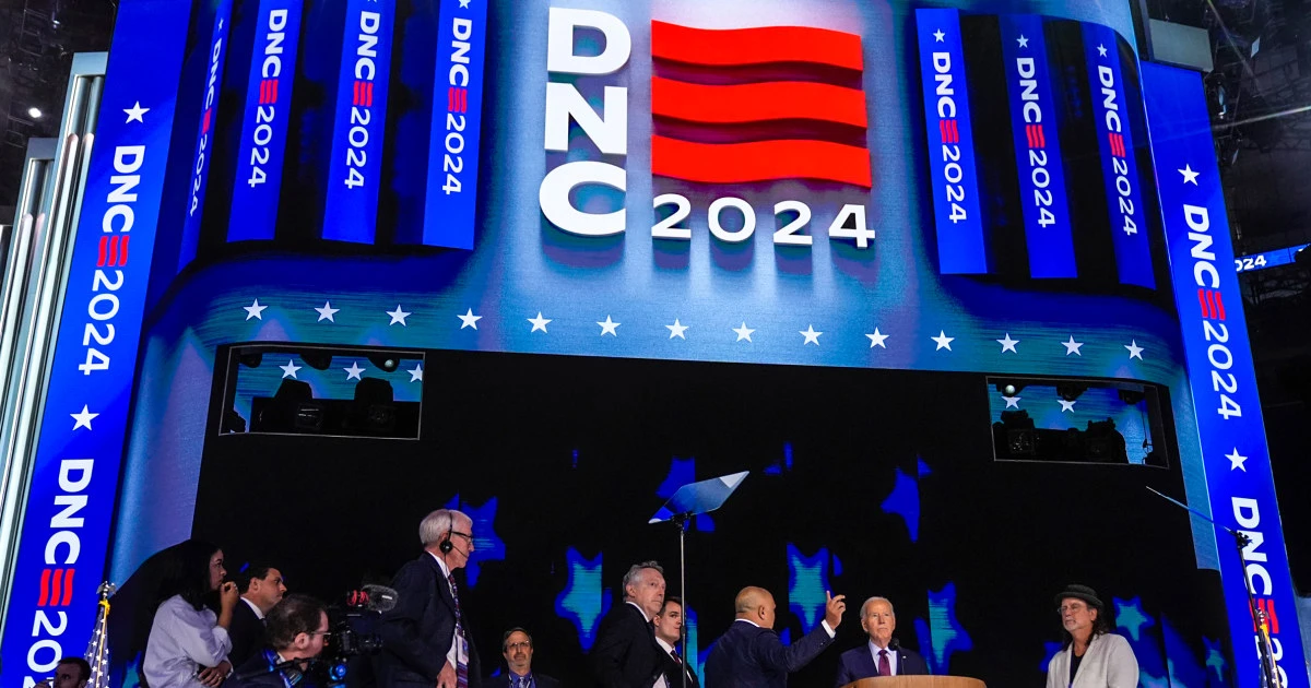 Democrats grant special convention access to more than 200 content creators  