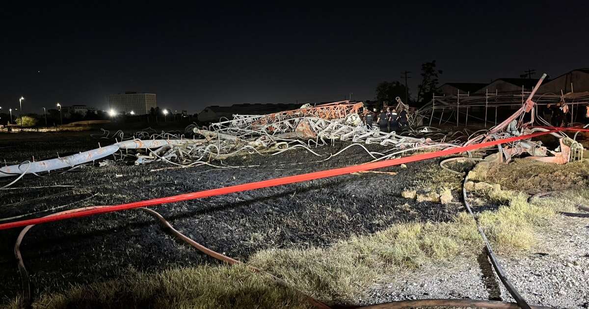 Deaths reported after helicopter carrying 4 hits radio tower in fiery Houston crash