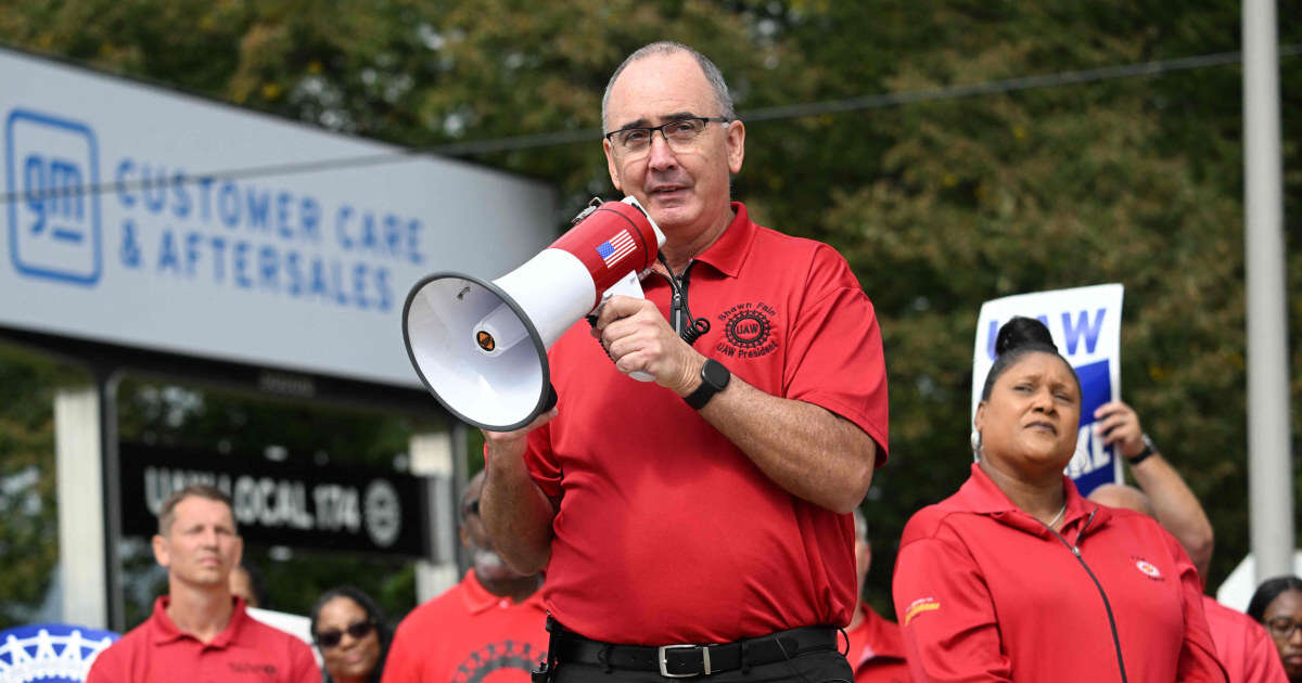 UAW union files unfair labor charges against Stellantis, accuses automaker of violating contract