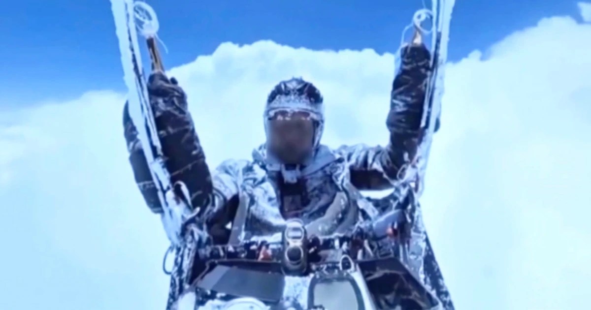 Chinese paraglider almost breaks world record at 28,000 feet — by accident