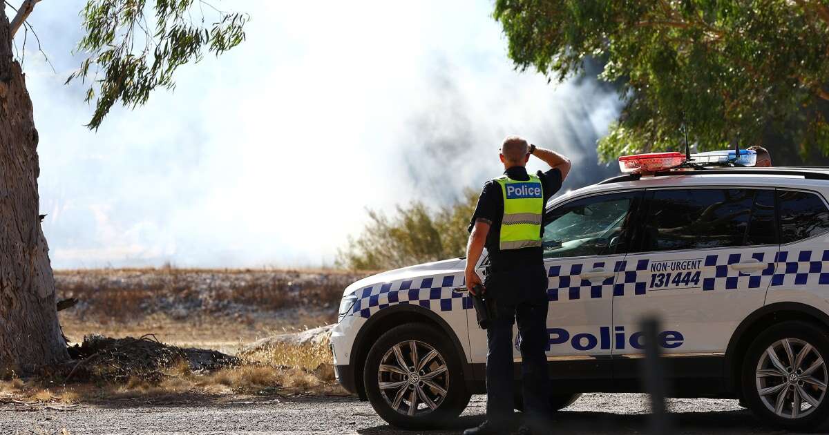 Thousands told to flee homes in Australia amid bushfire threat