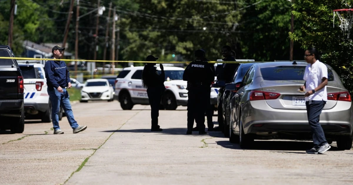 Louisiana gunman's access to firearms probed and Apple gets a new CEO: Morning Rundown