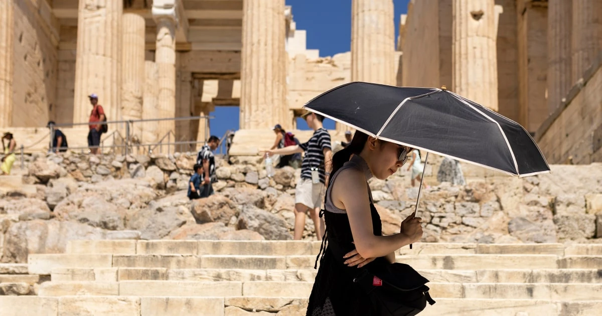 Extreme heat has now killed 6 tourists in Greece. Others are missing.