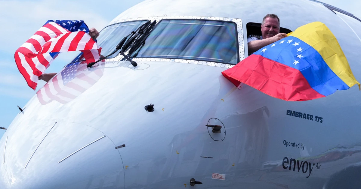 The first direct US-Venezuela commercial flight in 7 years lands in Caracas