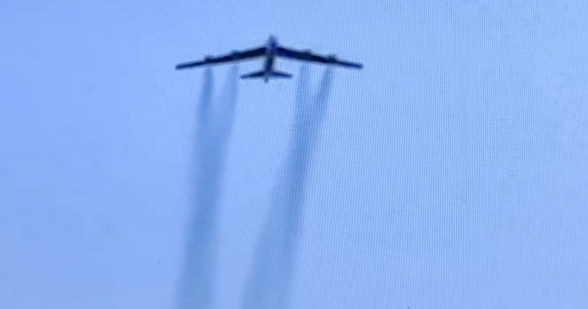 Near collision between B-52 and SkyWest jet was caught on camera