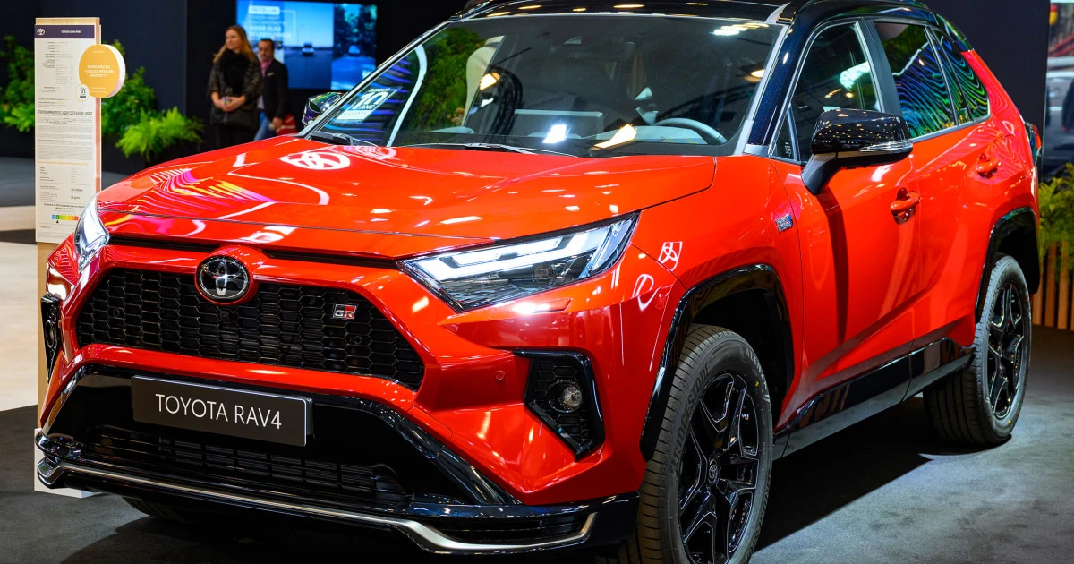 Hybrid leader Toyota targets major growth in plug-in vehicles amid industry's EV uncertainty