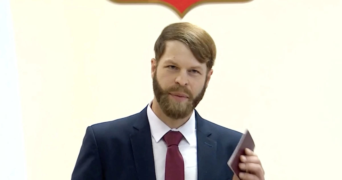 U.S. citizen who helped Russia from inside Ukraine granted passport by Putin