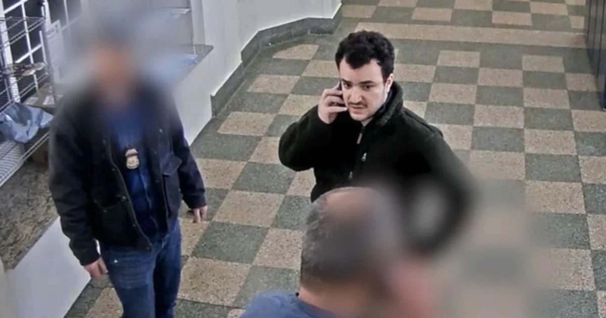 Video appears to show Mahmoud Khalil cooperating with ICE agents before he was detained