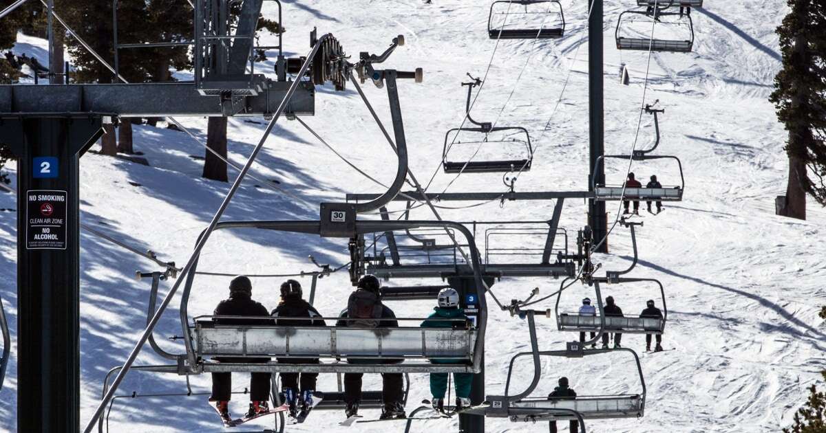 5 people hurt after chairlift collision at Lake Tahoo ski resort 