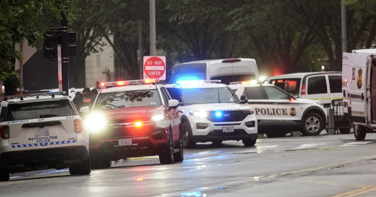 White House on lockdown as gunshots are reported nearby