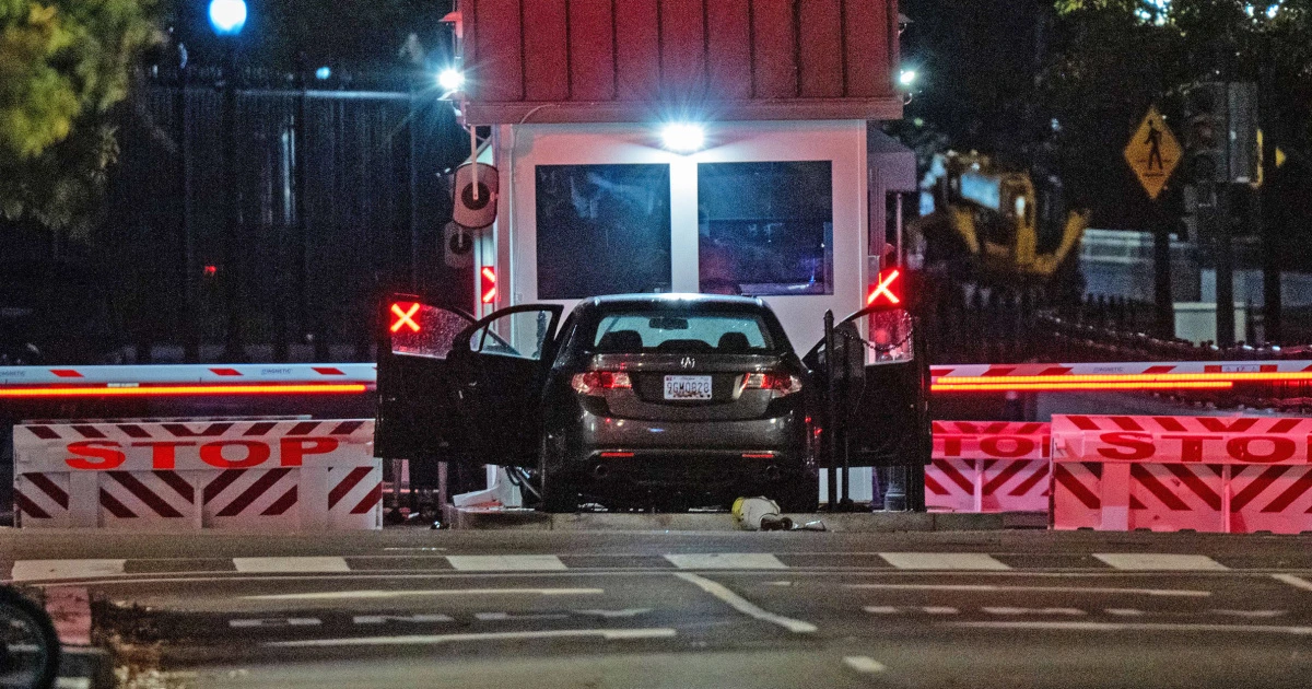 Driver arrested after ramming car into Secret Service property near White House