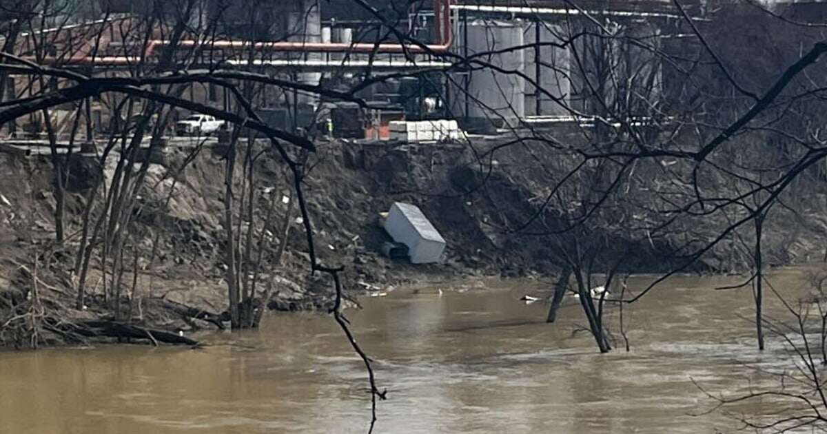 Office of Buffalo Trace whiskey distillery swept into Kentucky River by mudslide