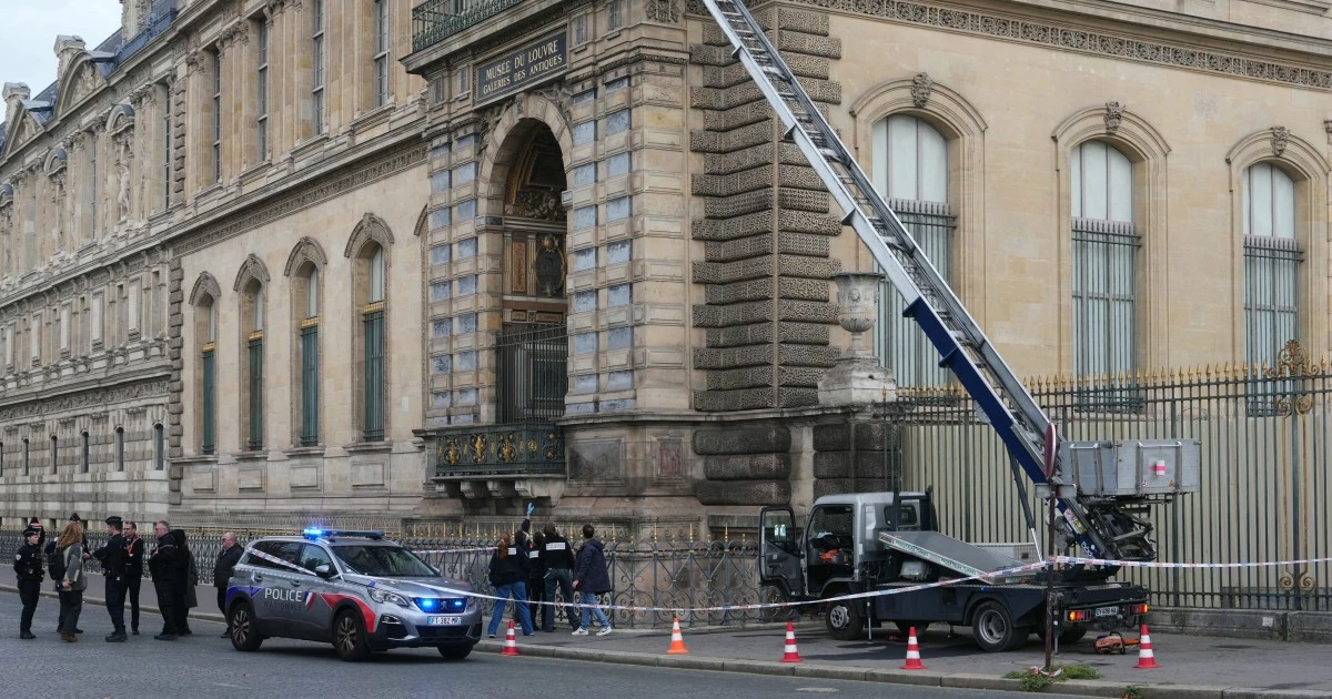Thieves steal priceless jewels from Paris' Louvre in daring heist
