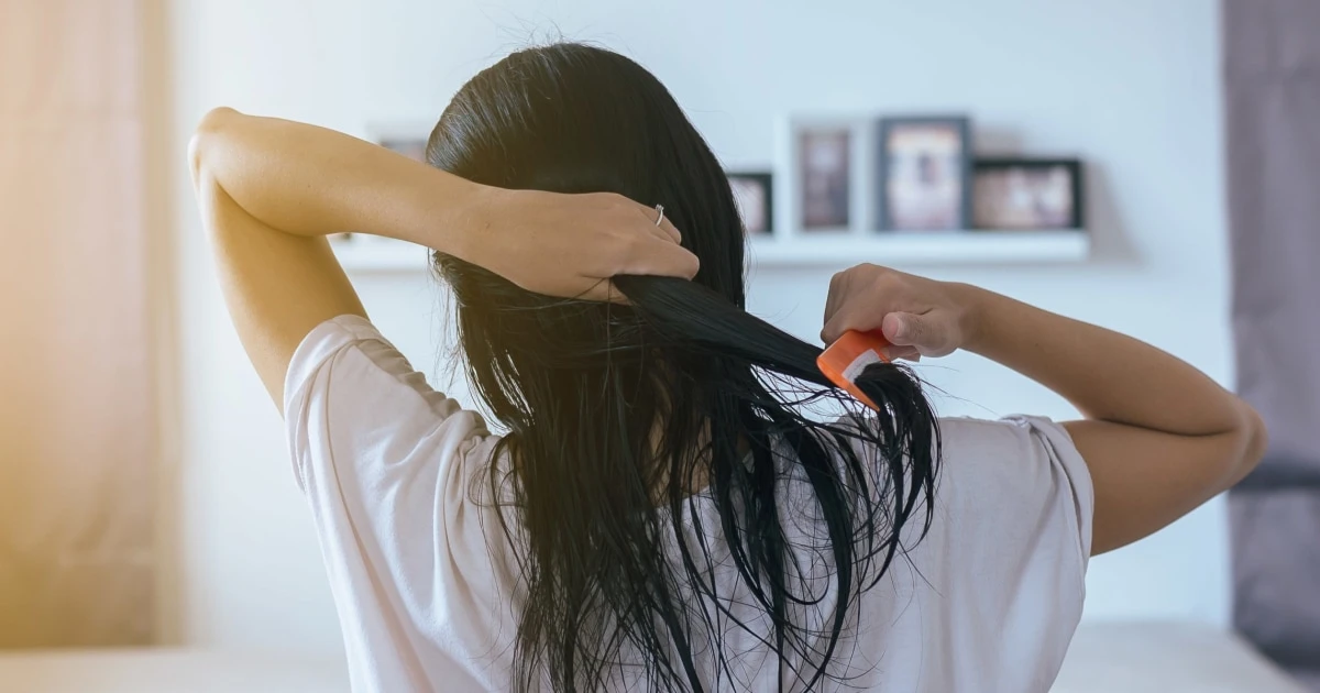 Is it bad to sleep with wet hair?