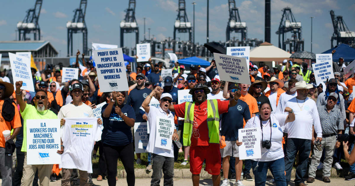 Port strike squeezes banana supplies, but most grocery shelves should be well stocked for weeks