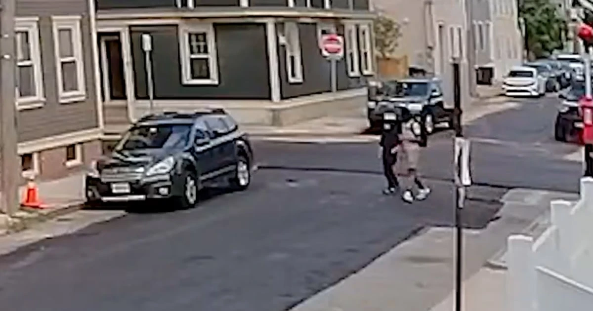 Boston lemonade stand robbed at gunpoint, supects flee and remain at large  