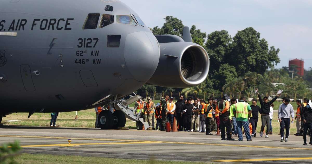 Trump announced mass expulsions, but the pace of deportation flights is slower than Biden’s