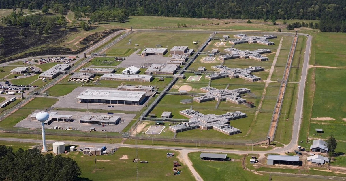 DHS watchdog finds use-of-force issues and safety and sanitation concerns at Louisiana ICE center