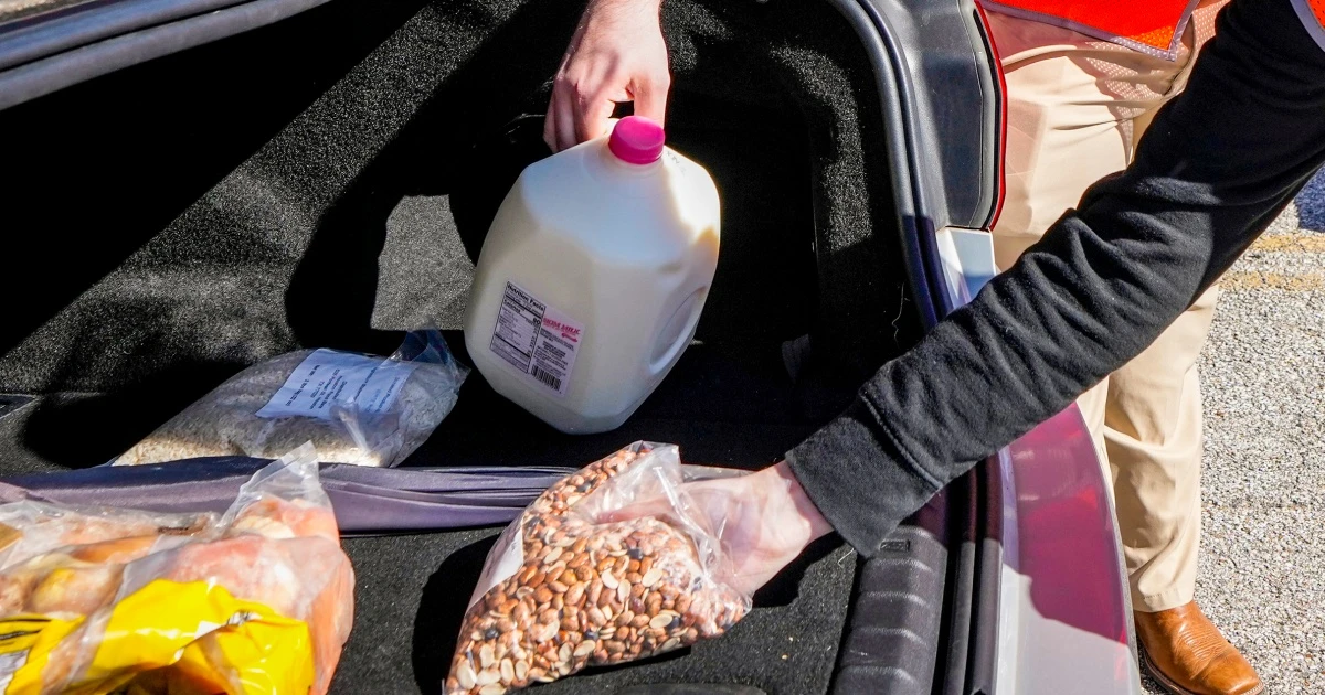 'Counting pennies': Houston families seek food aid as SNAP hangs in limbo