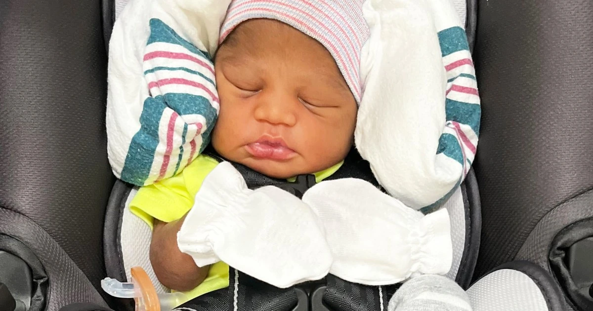 Mom didn’t know she was pregnant and gave birth at Golden Corral. See the baby’s fitting name