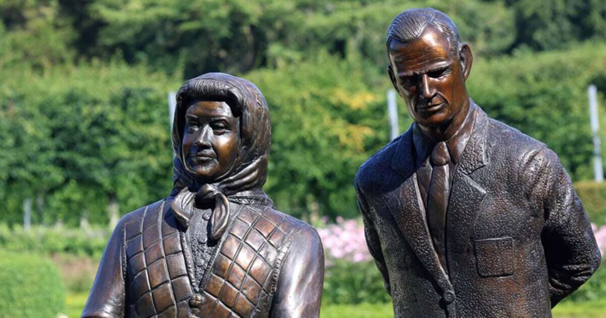 'Looks more like Mrs. Doubtfire': Statue of late British queen draws mockery and anger