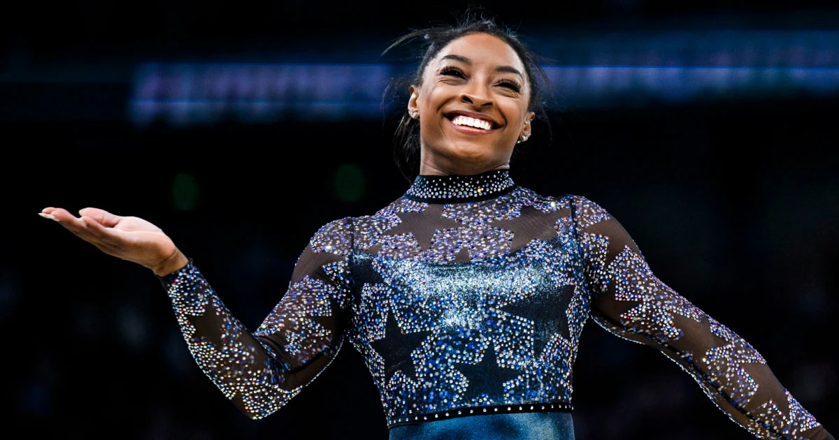 Simone Biles pushes through calf pain to qualify for five finals, U.S. women's team sits in first