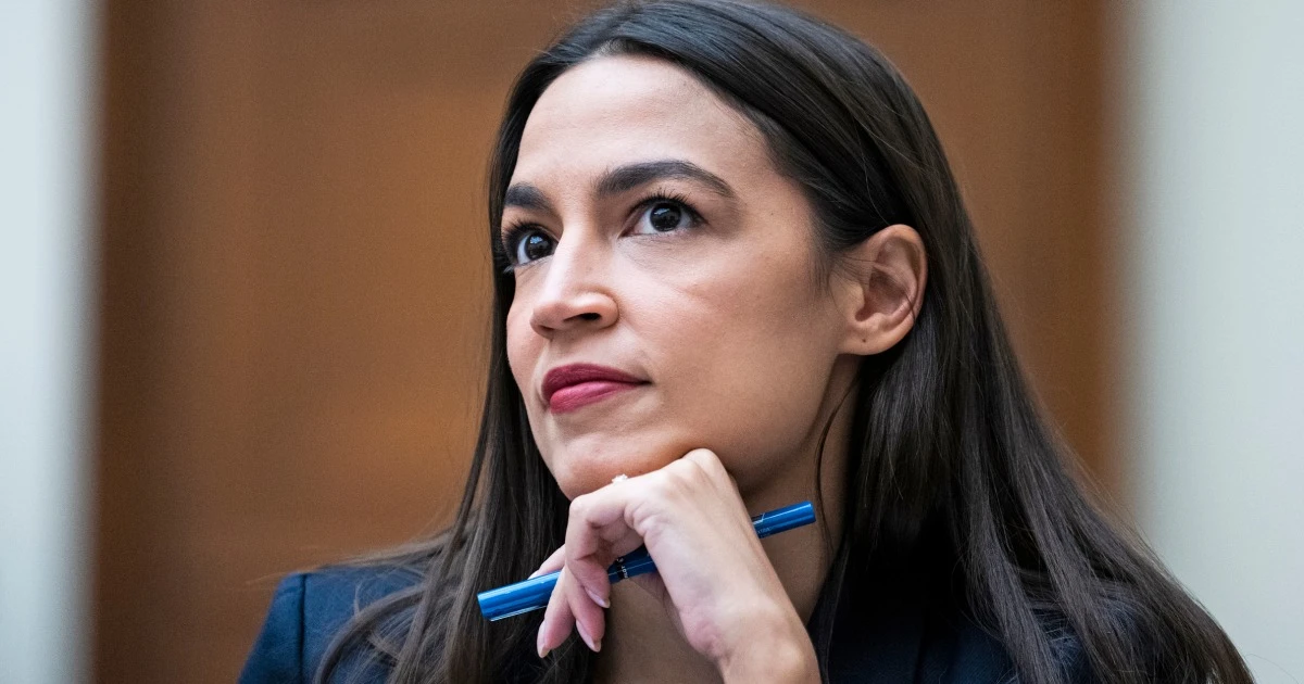 AOC tells Democratic colleagues she's running for top job on Oversight Committee