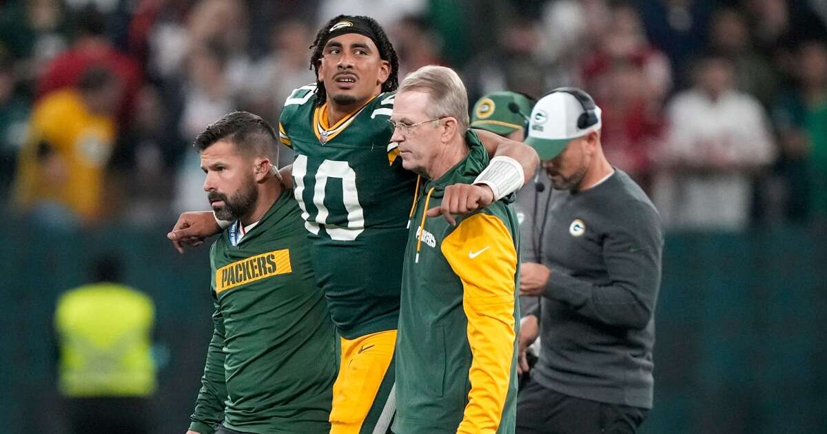 Packers QB Jordan Love suffers apparent lower leg injury in final seconds vs. Eagles