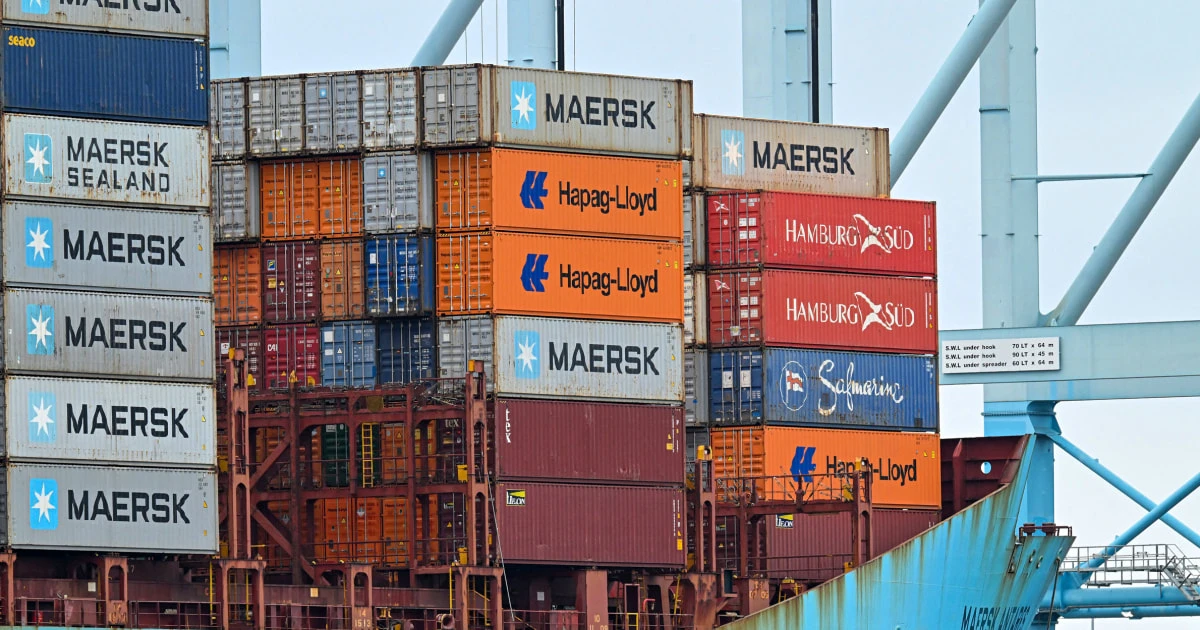 U.S. trade deficit jumps to record high on pre-tariff import rush
