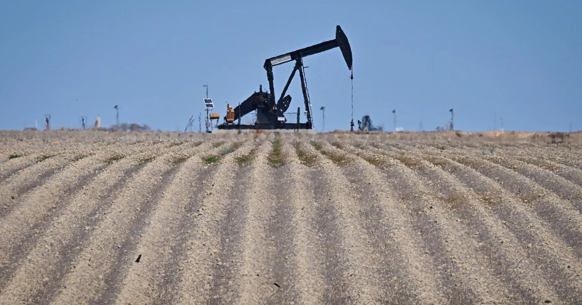U.S. oil production has likely peaked and will start to decline due to price plunge, Diamondback CEO warns